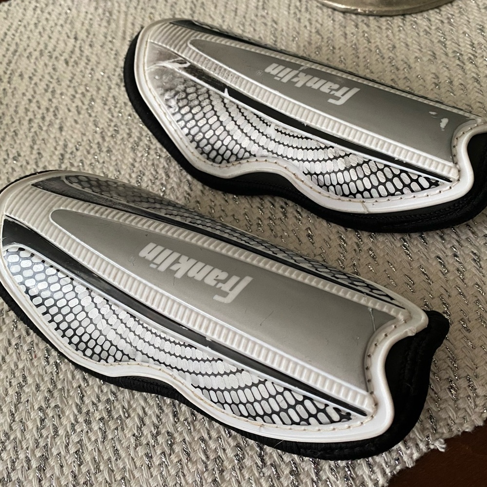 Kids Franklin soccer protective shinguards (Pair of 2). Youth/PeeWee